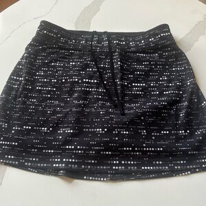 Made for Life Black and White Dotted Athletic skirt/skort size : Petite Small